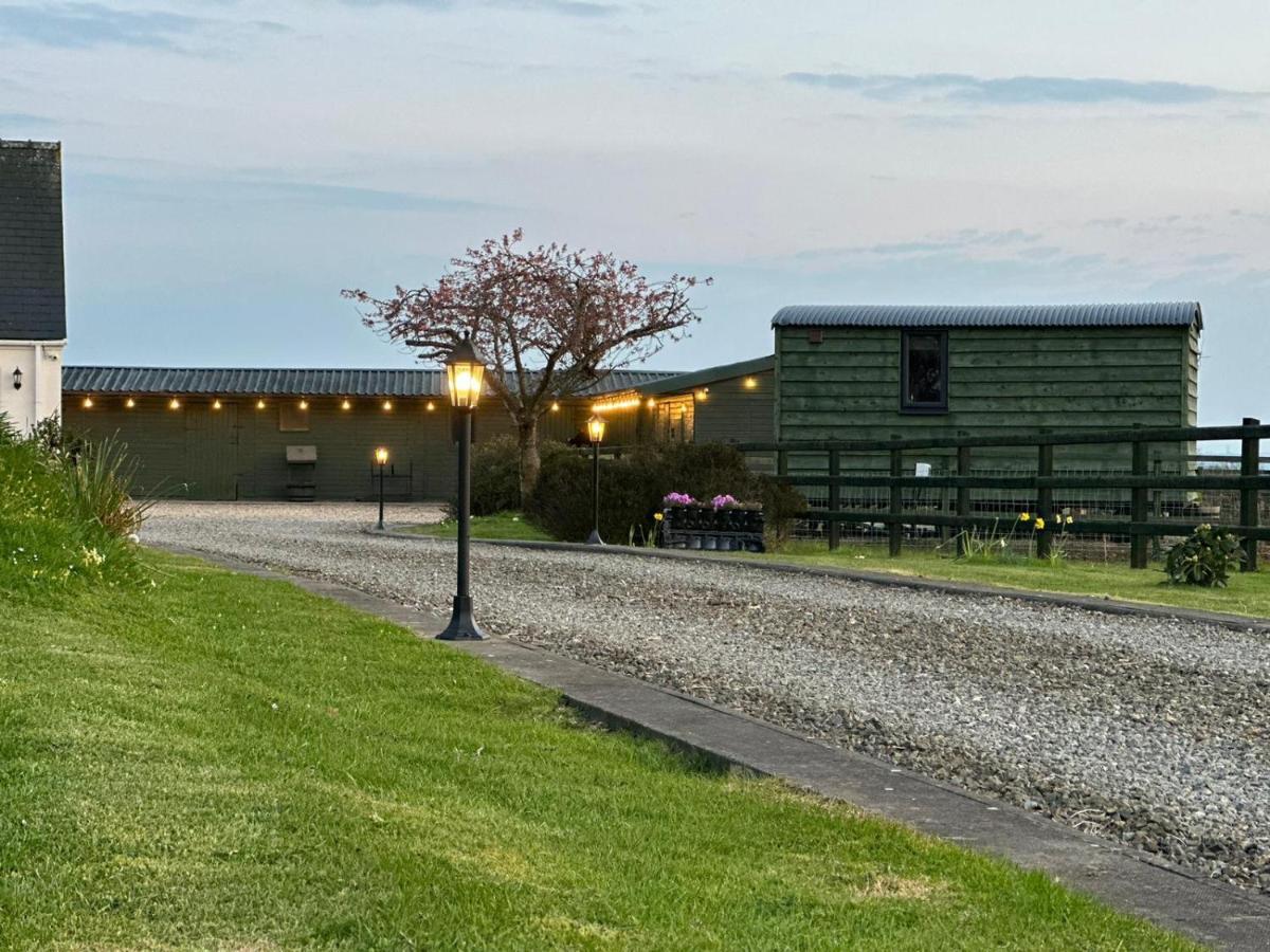 Stags Hide Hotel Minwear Exterior photo