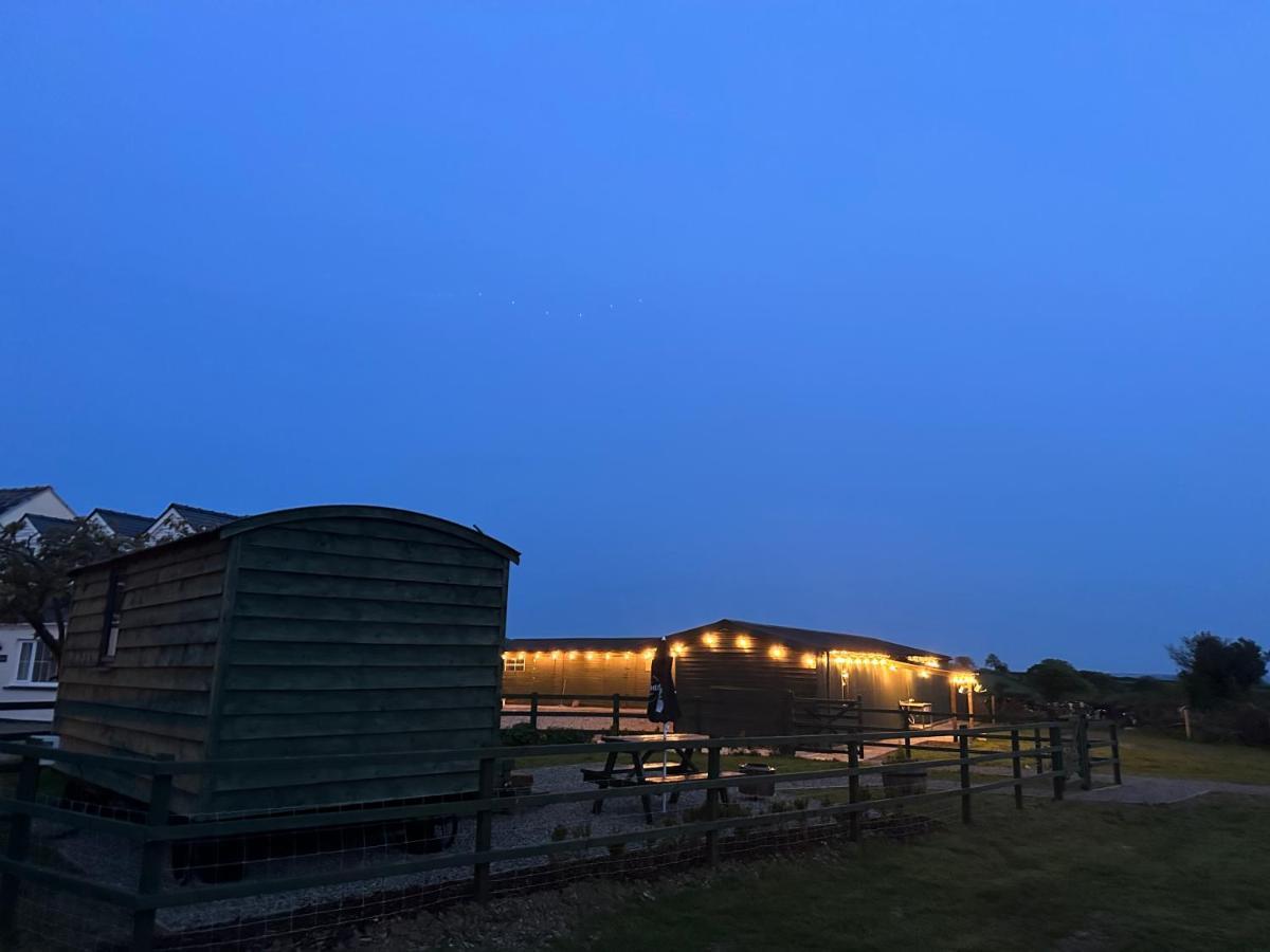 Stags Hide Hotel Minwear Exterior photo