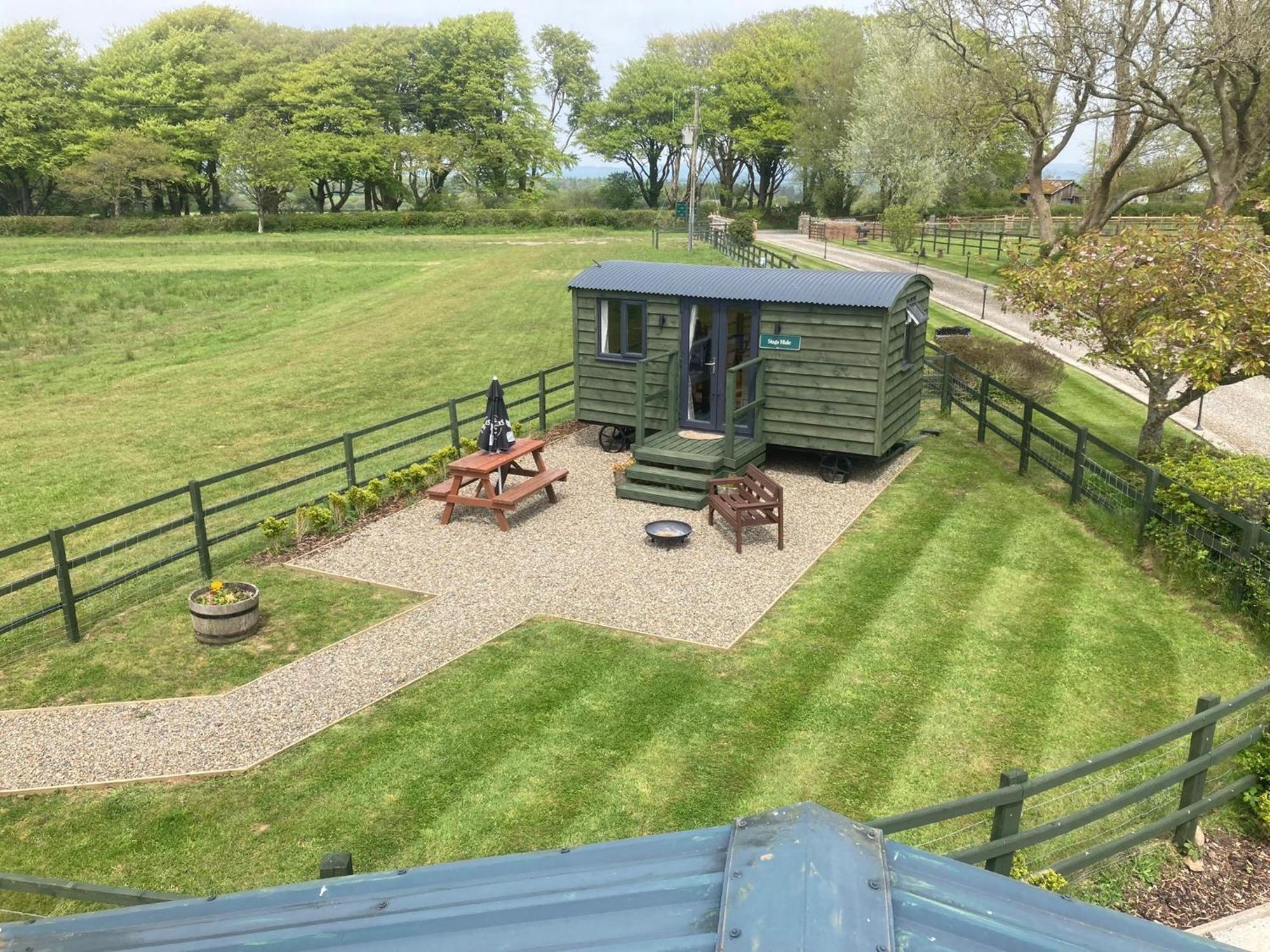 Stags Hide Hotel Minwear Exterior photo